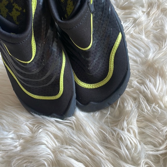 Slip grip black green slip on water lake waterfall pool shoes wide toes 11-12 - Picture 14 of 17